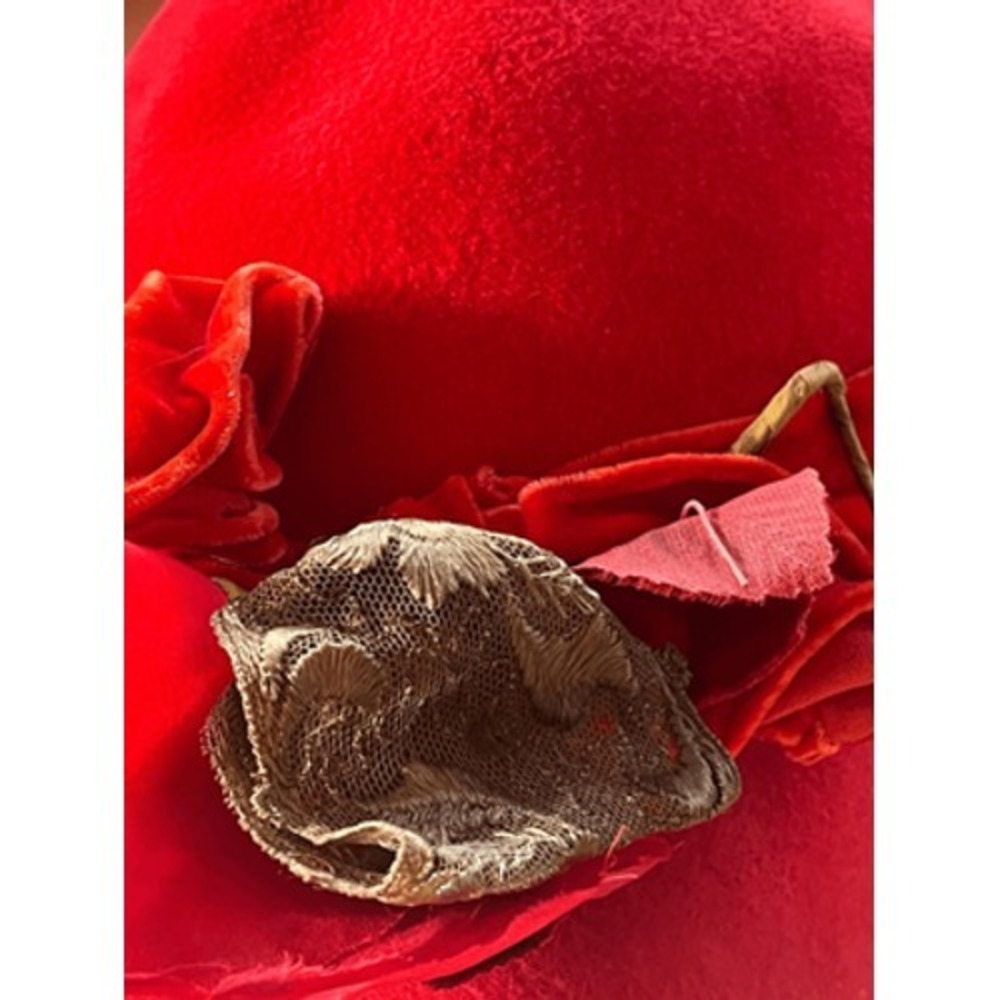 Vintage Women's Red Elegant Classic 100% Wool Felt Cloche Church Party Hat - Picture 2 of 11